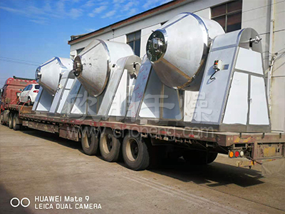 安徽蚌埠药厂订购的6套大型搪瓷双锥干燥机发货现场