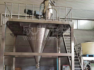 我司双螺旋锥形混合机客户现场安装调试现场！