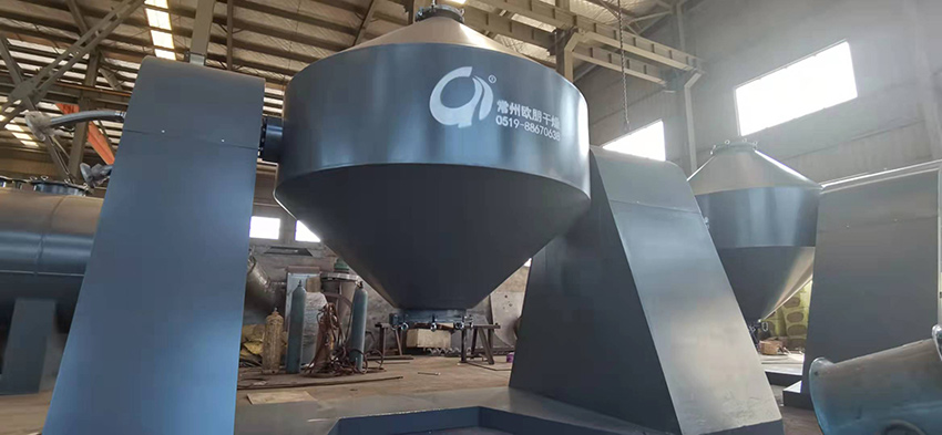 常州欧朋干燥2台大型双锥回转真空干燥机交付现场，支持定制，欢迎来电！